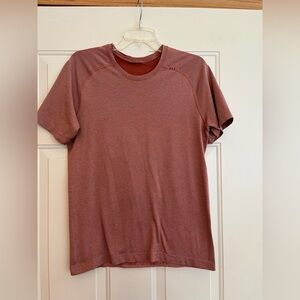 Men’s Lululemon drysense terracotta crew short sleeve tech shirt. Size small